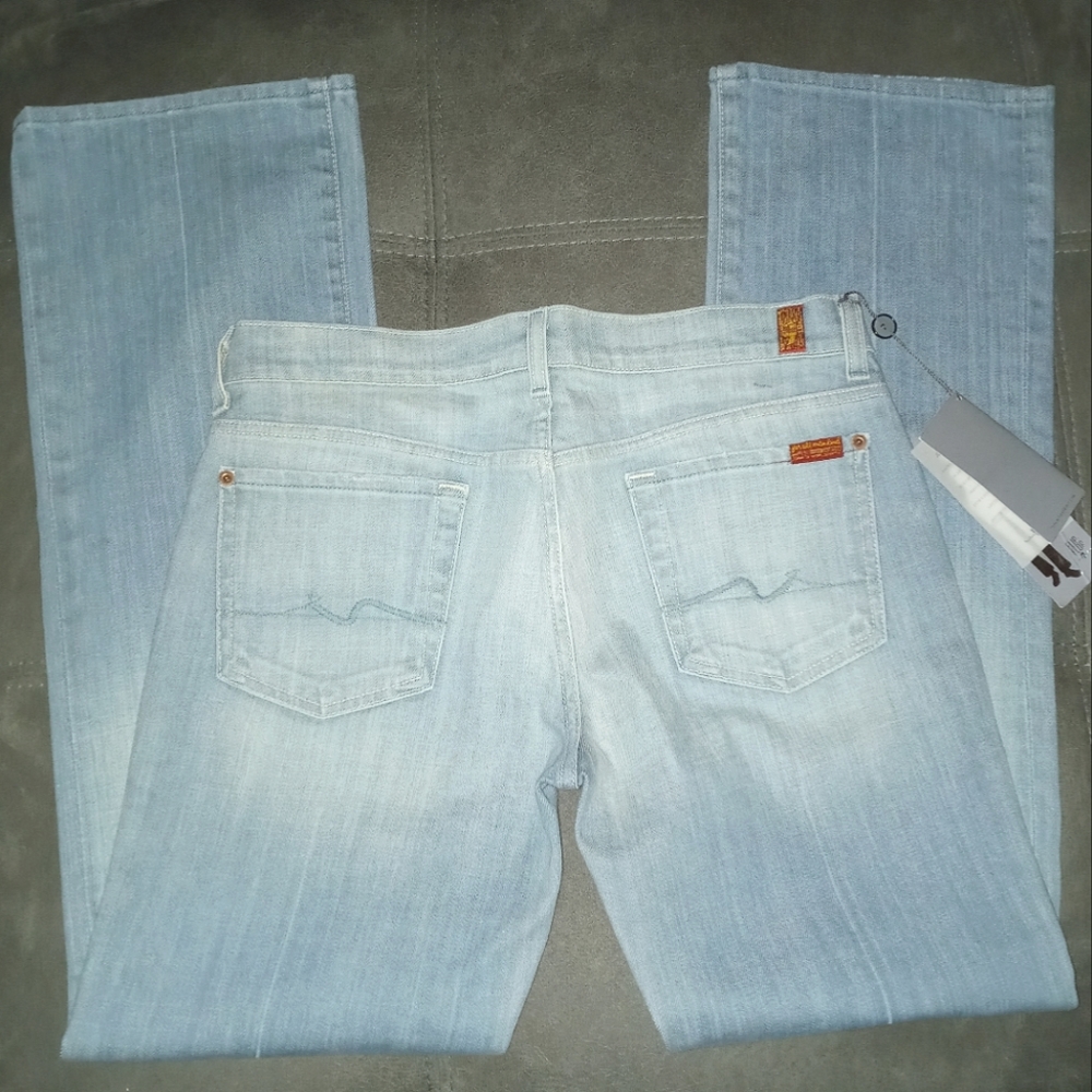 NWT 7 For All Mankind Mid-Rise Light Wash Wide Leg Jean - Size 29/30